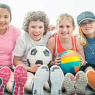 Naj ostane razigrano je sporočilo nove kampanje NLB-ja s katero spodbujajo igrivosti pri mladinskem športu