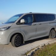 Ford Tourneo Custom Elektrika končno dobi smisel tudi v velikem kombiju