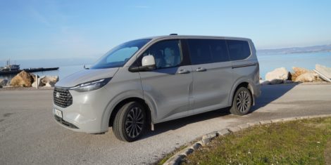 Ford Tourneo Custom Elektrika končno dobi smisel tudi v velikem kombiju