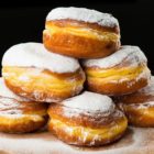 Krofi-Slon-2026-cena-delovni-cas-Hotel-Slon-ze-tradicionalno-na-Copovi-ulici-v-Ljubljani-prodaja-pustne-slonove-krofe