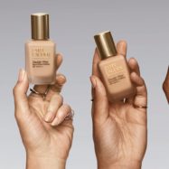 Estée Lauder z novo podlago Double Wear Stay in Place napoveduje do 36 ur obstojnosti