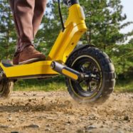 Električni skiro Xiaomi Electric Scooter 6 Ultra, pametna ura Xiaomi Watch 5 in druge novosti Xiaomi AIoT ponudbe