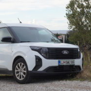Kompromis med dostavnikom in družinskim avtomobilom (Ford Transit Courier Kombi)