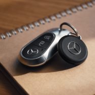 Slovenski Chipolo je postal uradni partner Mercedes Benza in predstavil Chipolo LOOP Mercedes Benz Edition