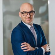 Urban Korenjak iz Europlakata je postal Oglaševalska osebnost 2026, nagrado mu bodo podelili na festivalu SOF 2026