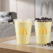 Banana shake se je vrnil v McDonald's Slovenija, tokrat z novo recepturo in možnostjo Oreo posipa