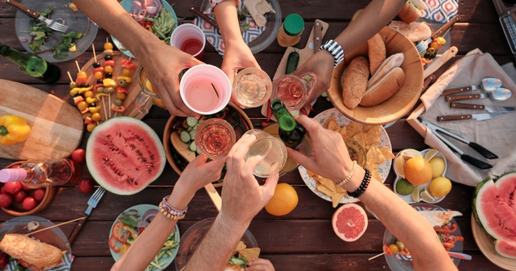 Dobra piknik miza združuje klasiko in nove ideje