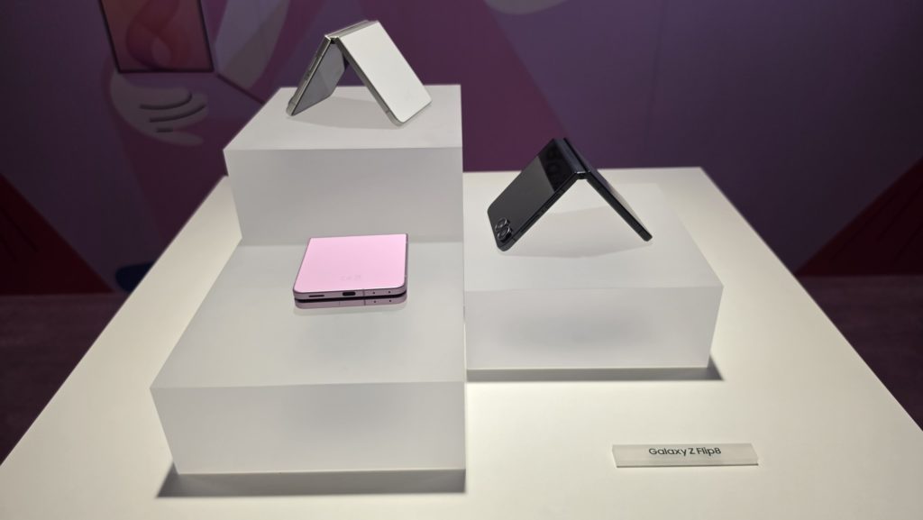 Samsung Galaxy Z Flip 8