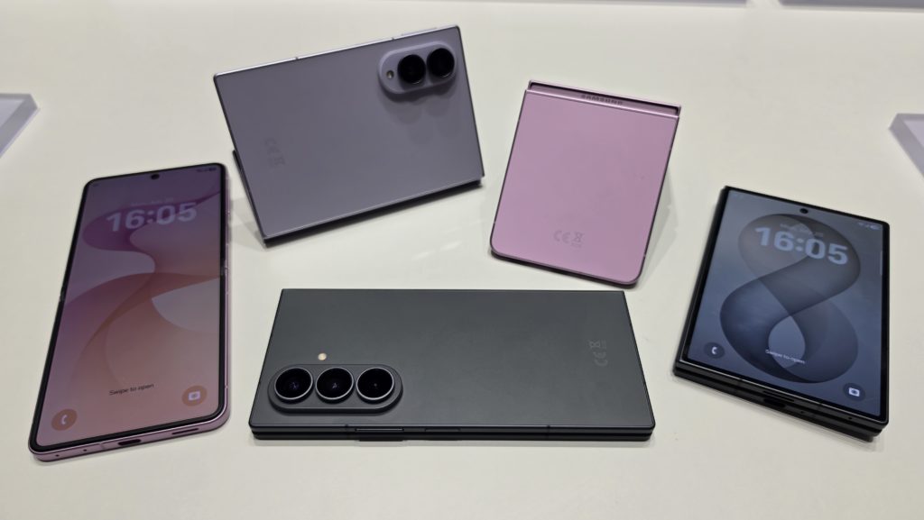 Samsung v Londonu predstavil tri prepogljive telefone Galaxy Z Fold 8 Ultra, Fold 8 in Flip 8 3
