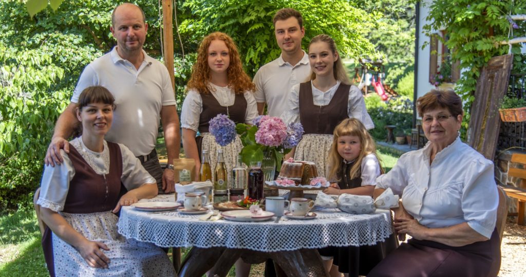 Več kot 50 družinskih turističnih zgodb Slovenije in Avstrije na eni platformi