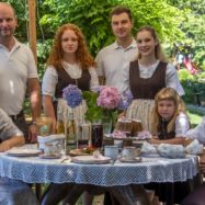 Več kot 50 družinskih turističnih zgodb Slovenije in Avstrije na eni platformi