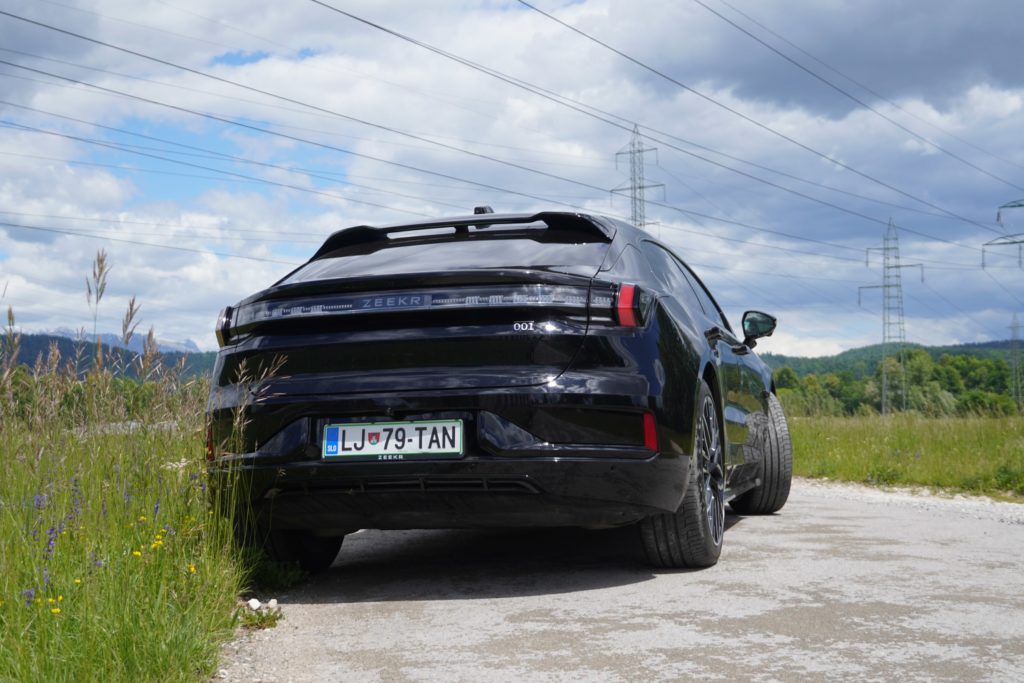 Zeekr 001 Privilege AWD Doseg za vsakdan in moč za posebne trenutke