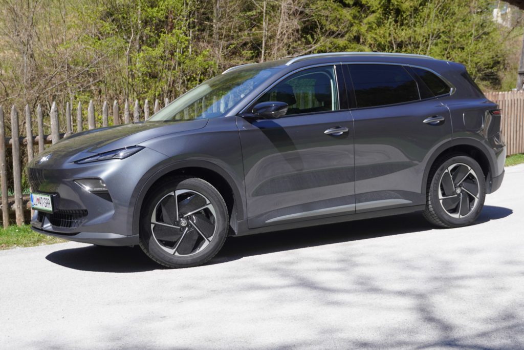 mg S5 Dve bateriji, bogata oprema in pet zvezdic Euro NCAP