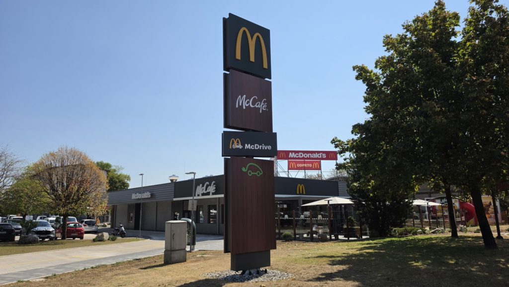 McDonald's Žito Ljubljana je prenovljen najstarejši McDonalds v Sloveniji ima zdaj tudi McCafé in izboljšan McDrive