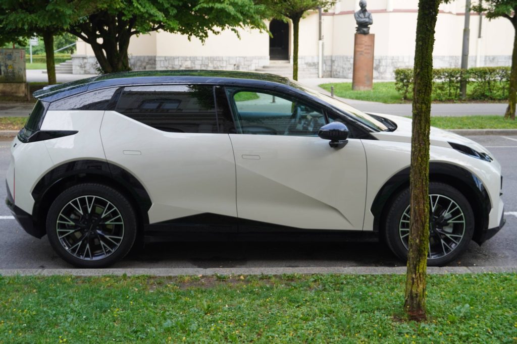Zeekr X Privilege AWD Dobre ideje, ki jih kvarijo nelogične podrobnosti