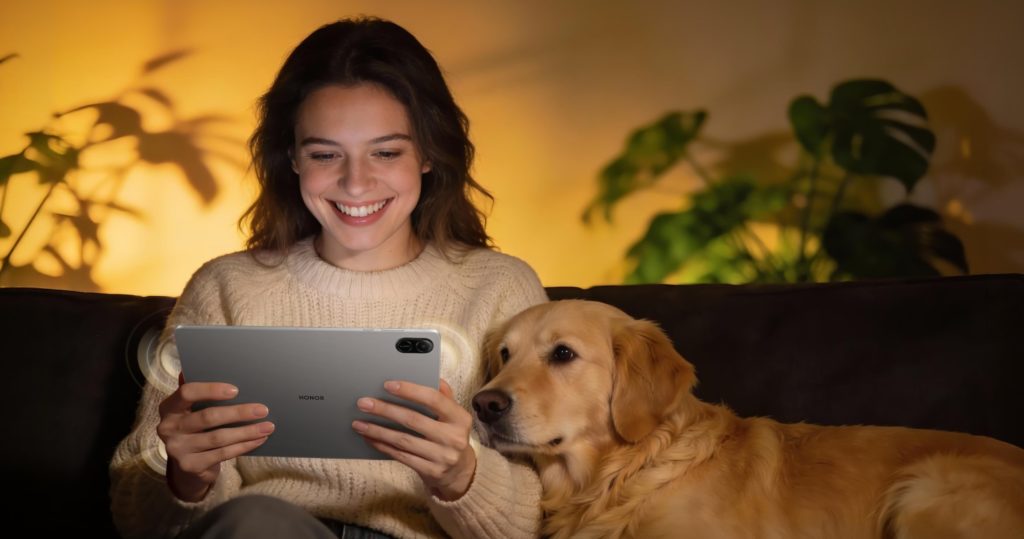 Ko se dan razdeli med delo, študij in prosti čas, v ospredje stopita HONOR Pad X8b in HONOR 600 Pro