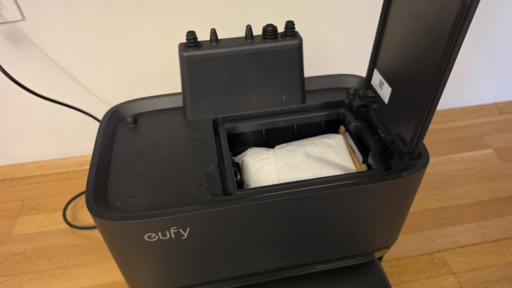 Test Anker eufy Omni C28 vrečka za smeti
