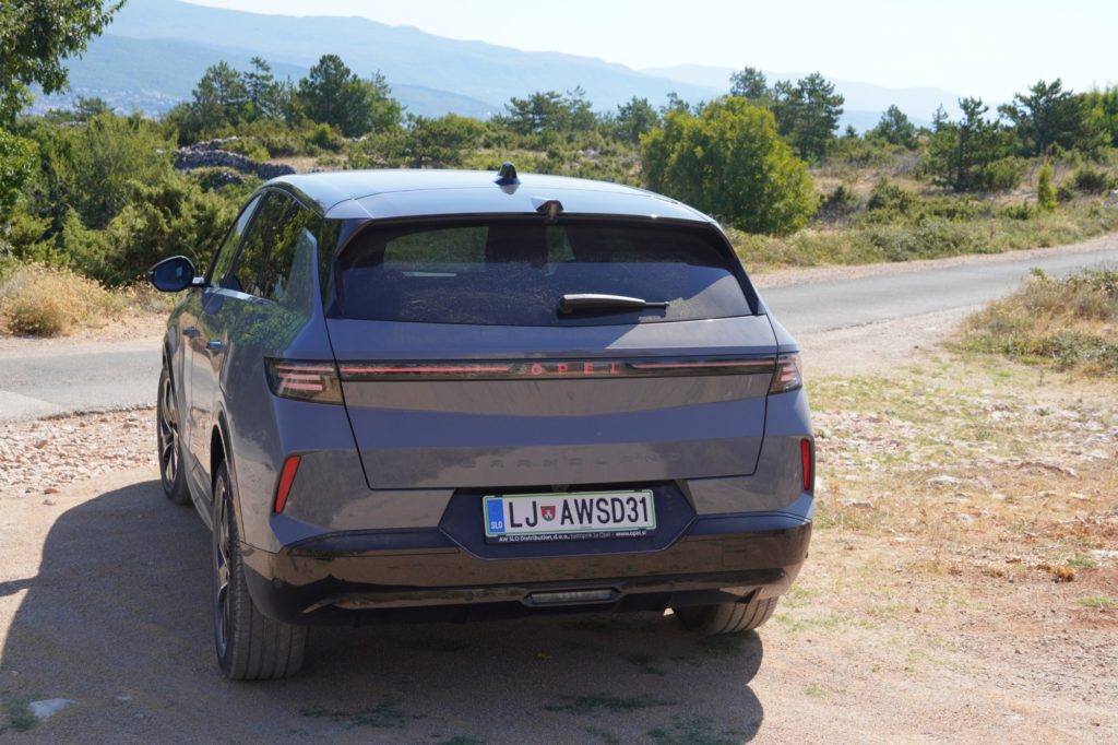 Test Opel Grandland Plug in Hybrid Dodatnih 300 kilogramov vpliva na smiselnost pogona