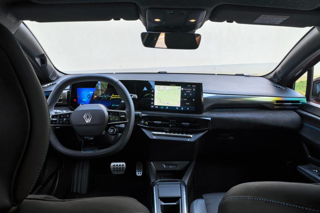 Test Renault Clio E Tech Tri ročice na desni strani zahtevajo nekaj mišičnega spomina